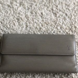 Louis Vuitton Epi International Wallet Pepper